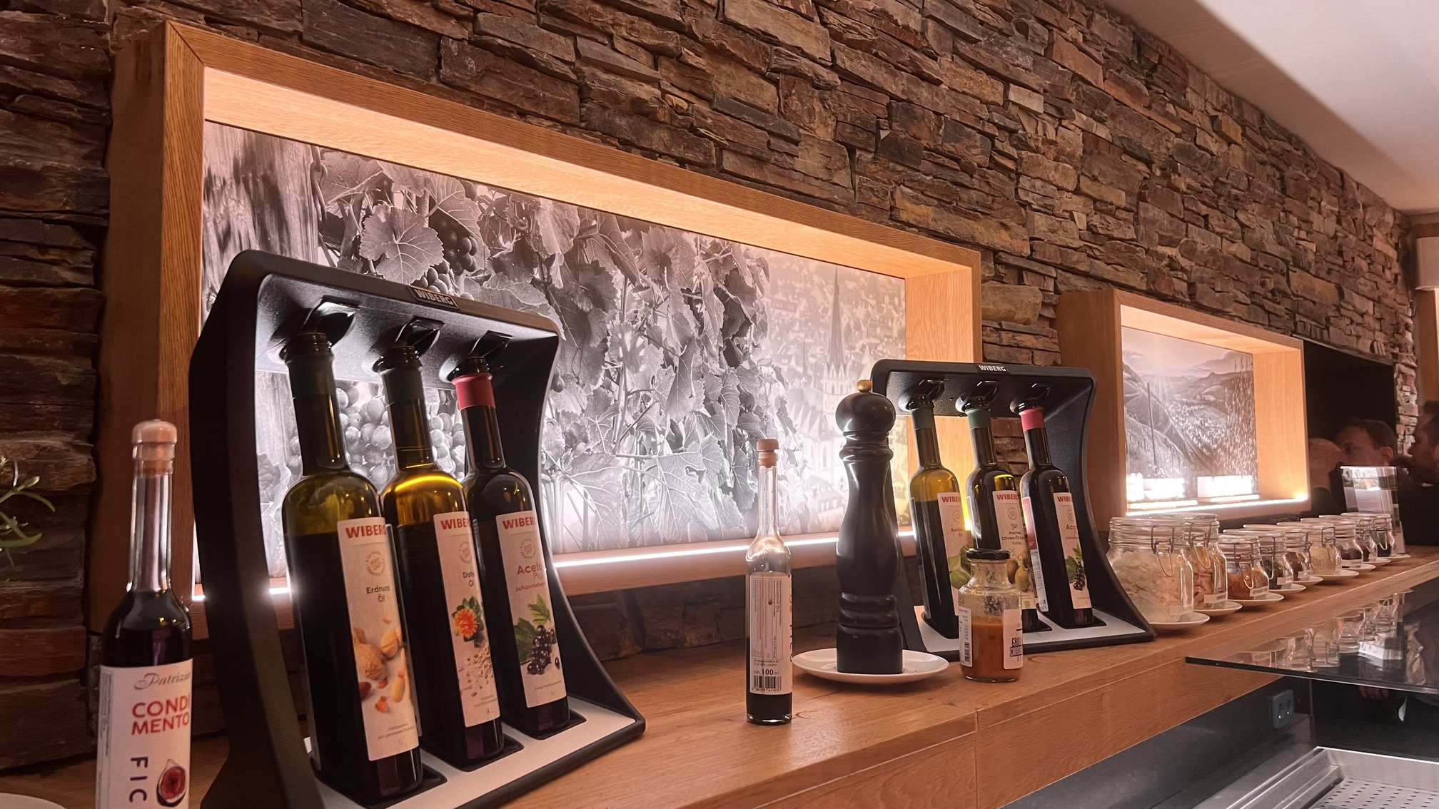 Hotel Rodderhof – Wandbilder im Hotelflur